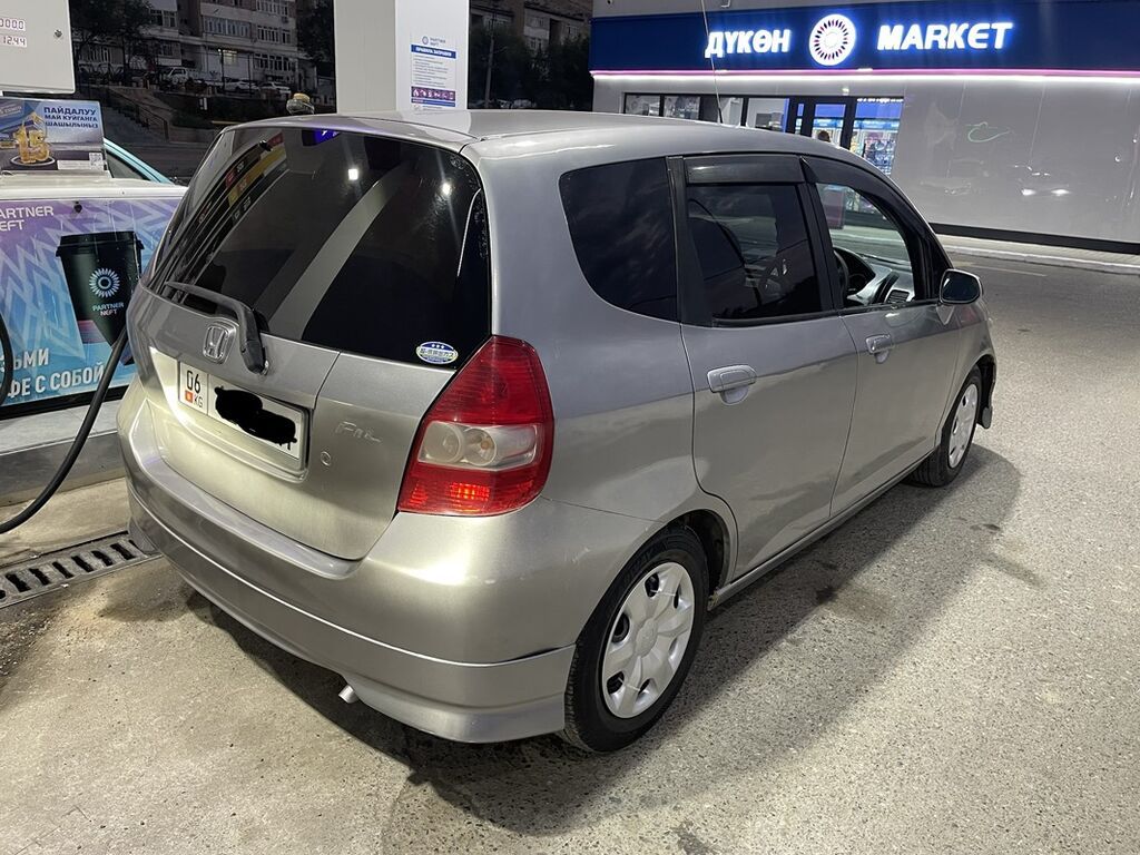 Honda Fit: 2003 г., 1.3 л, Автомат, Бензин, Хэтчбэк: фото 4