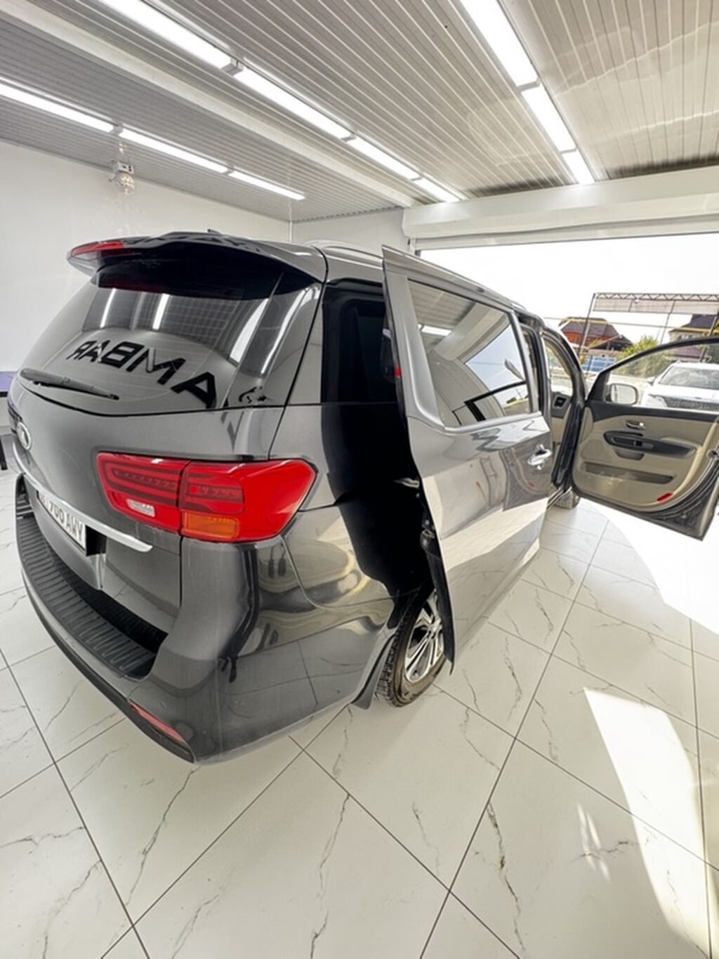 Kia Carnival