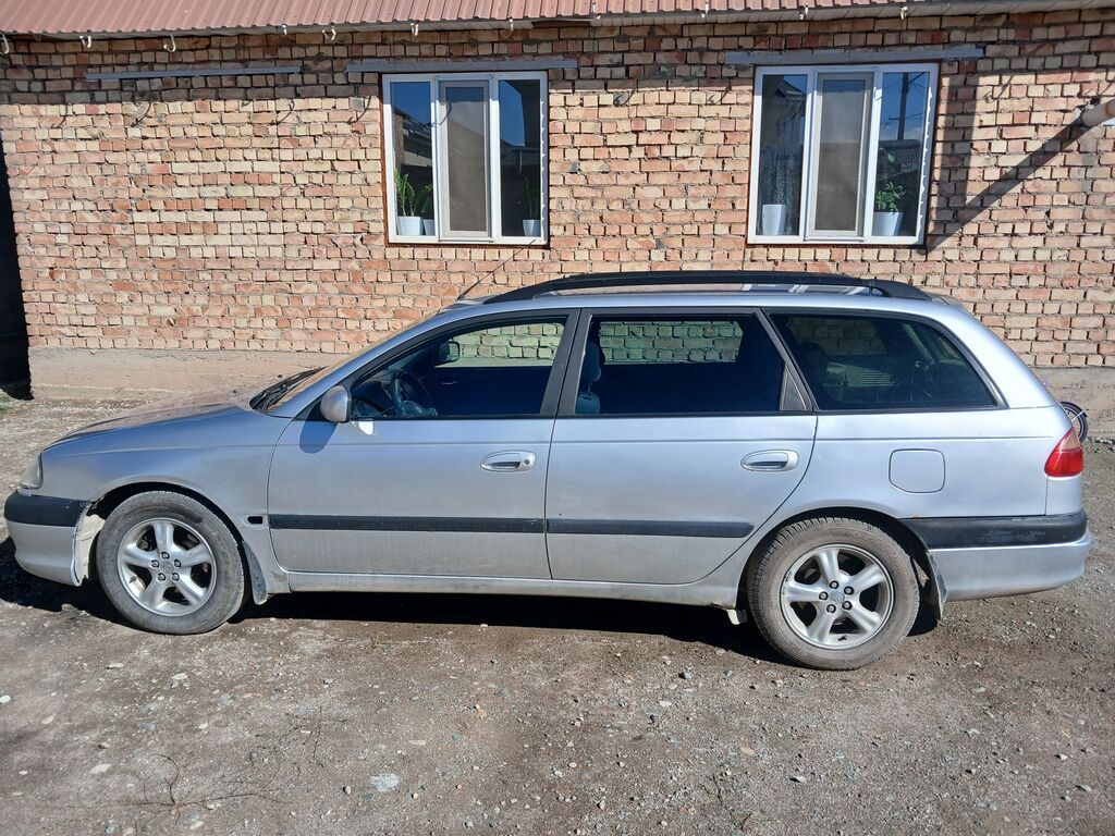 Toyota Avensis: 2001 г., 1.9 л, Универсал: фото 3