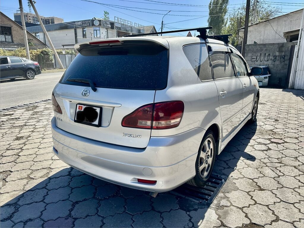 Toyota Ipsum: 2002 г., 2.4 л, Автомат, Газ, Минивэн: фото 3
