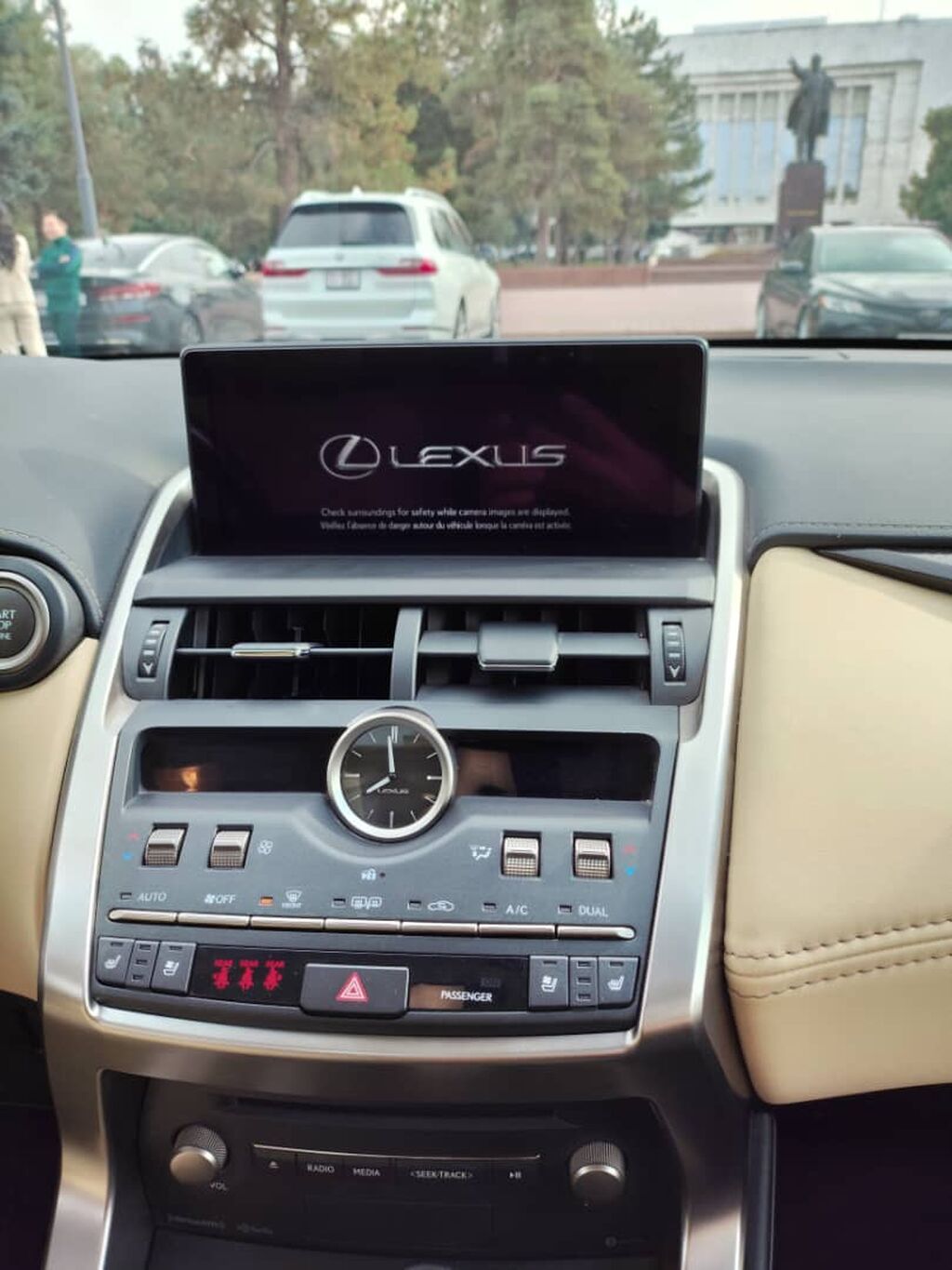 Lexus NX: 2018 г., 2 л, Автомат, Бензин, Кроссовер: фото 2