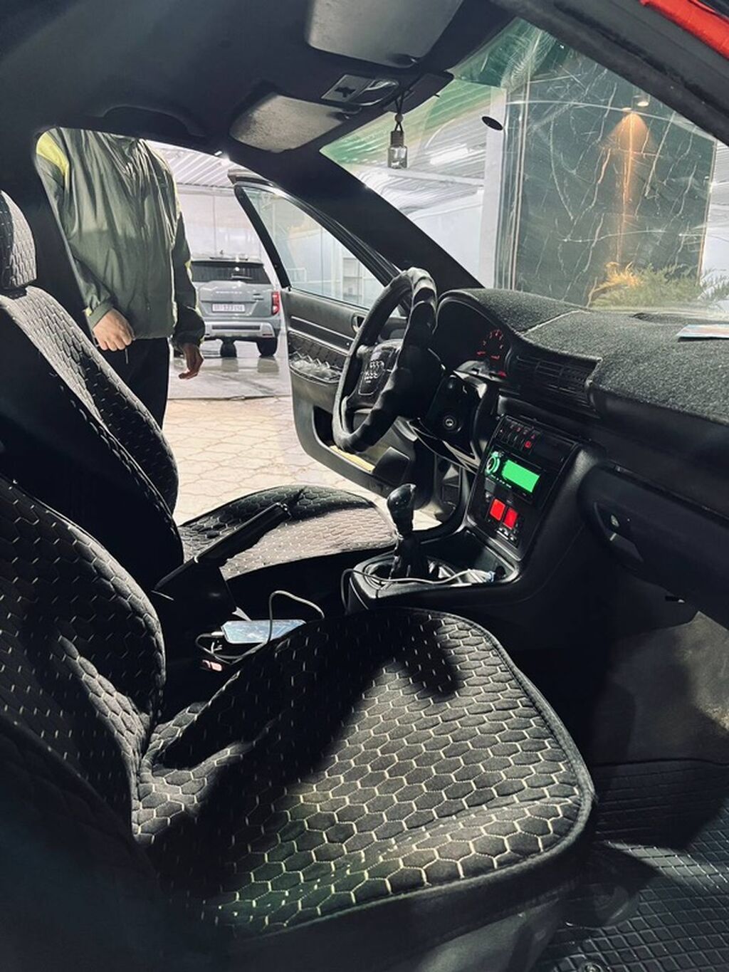 Audi A4: 1995 г., 1.8 л, Механика, Бензин, Седан: фото 6