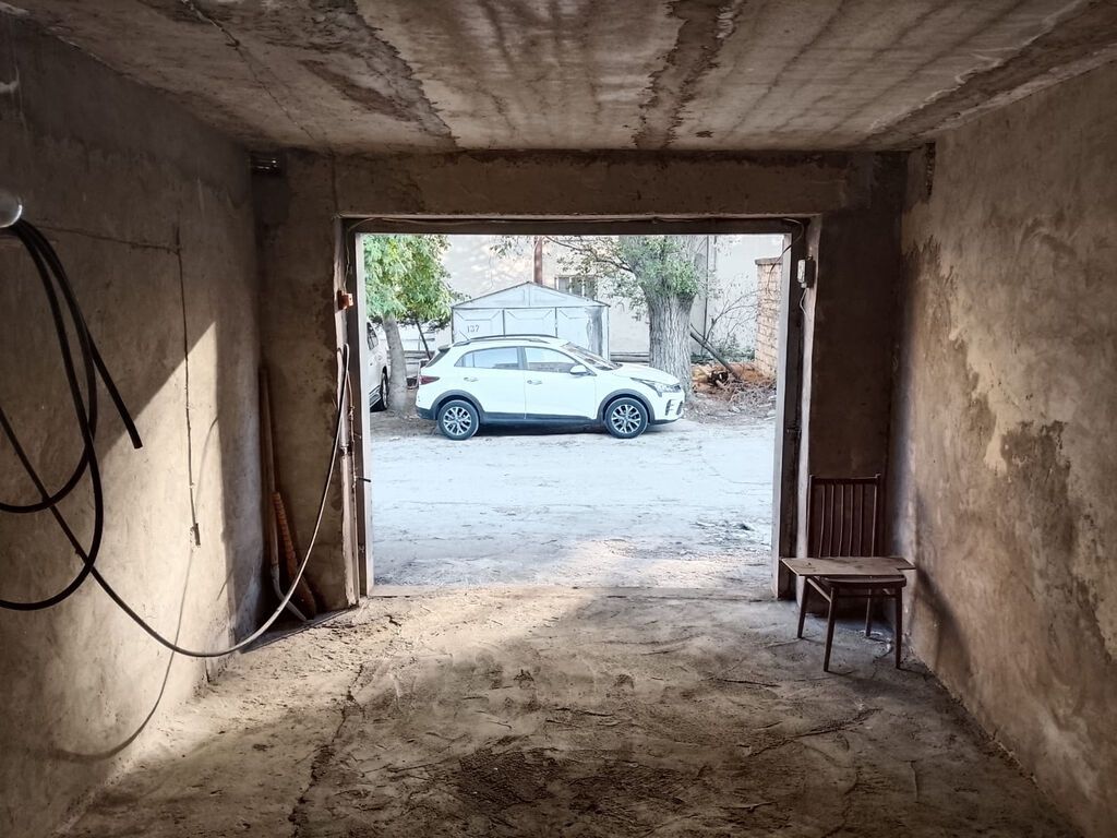 9-cu Mikrorayonda, yol kənarında yerləşən daş qaraj icarəyə verilir