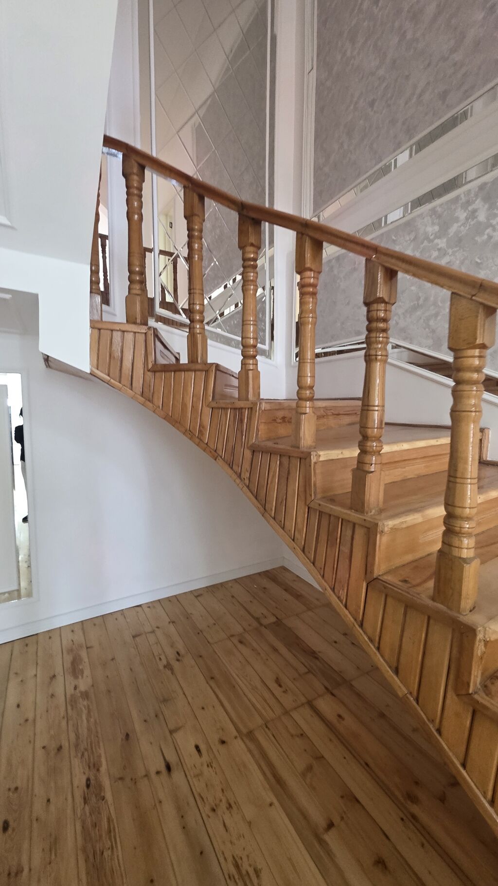 6 otaqlı, 205 kv. m, Yeni təmirli