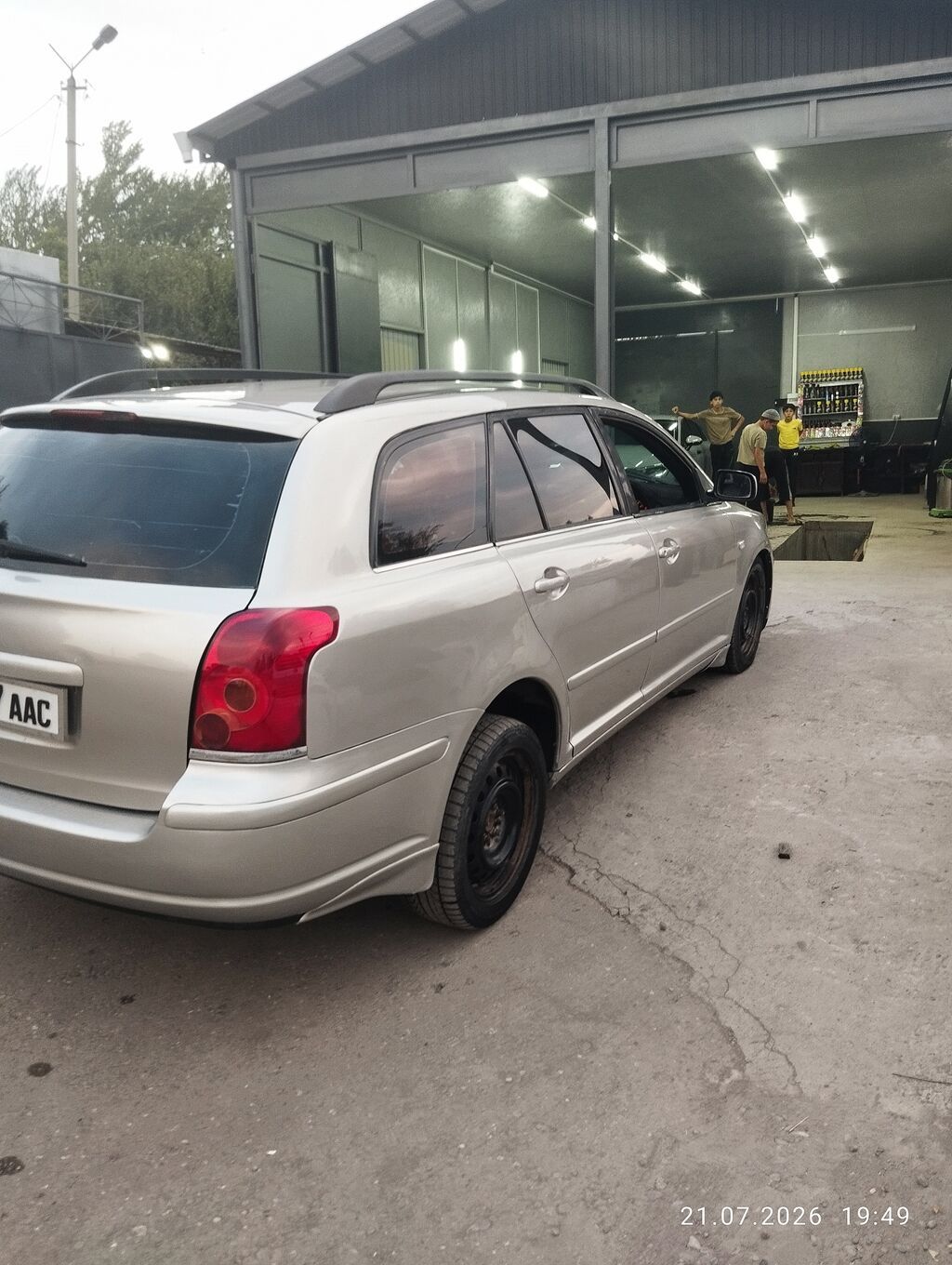 Toyota Avensis: 2004 г., 2 л, Автомат, Бензин, Универсал: фото 4