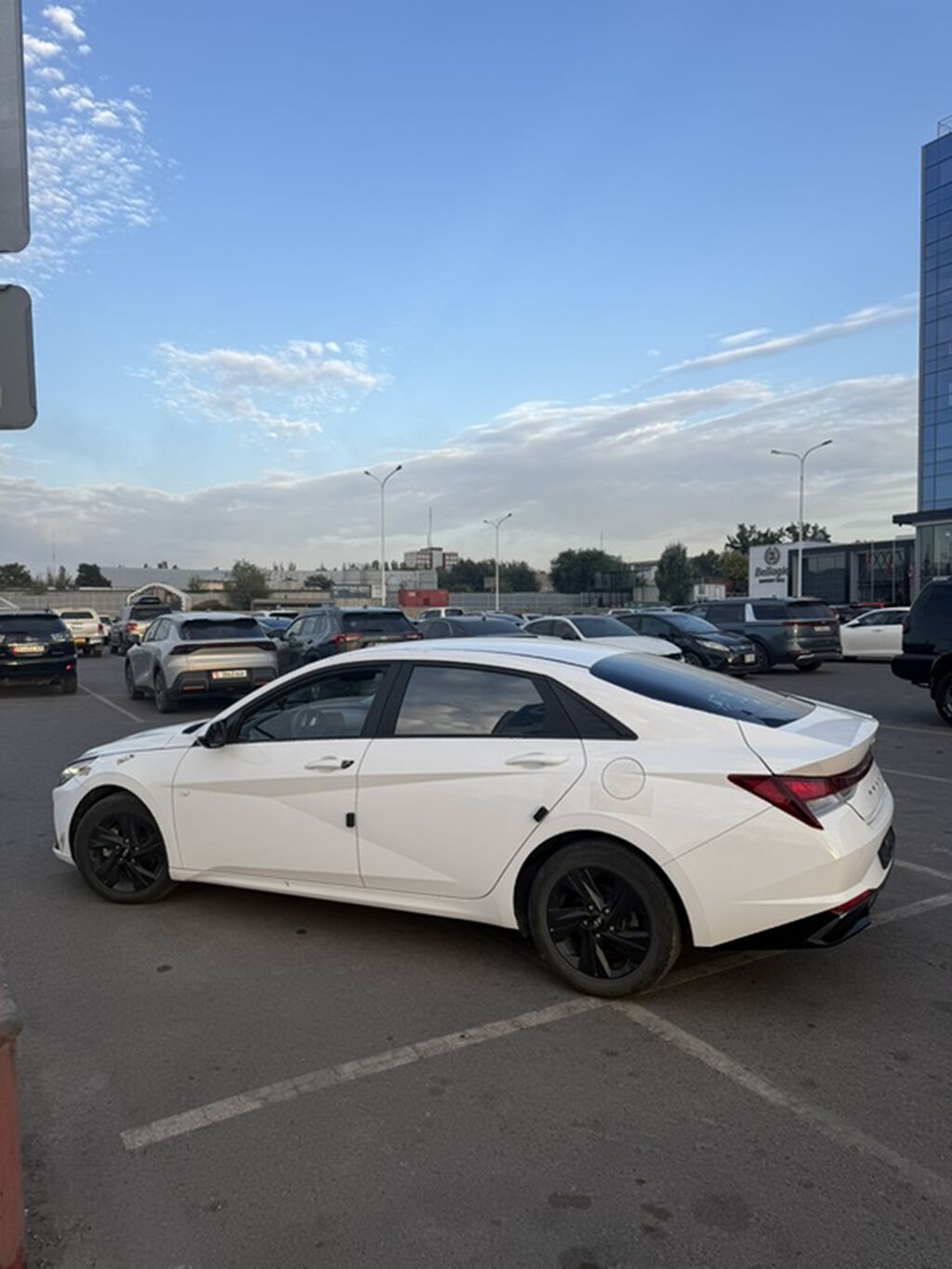 Hyundai Elantra: 2020 г., 1.6 л, Автомат, Гибрид, Седан: фото 3