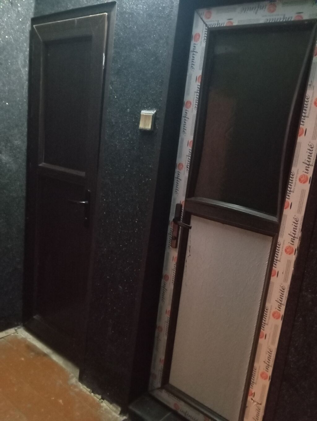 3 otaqlı mənzil/interyer 2 işləyən xanım lazimdi bir xanıma 200