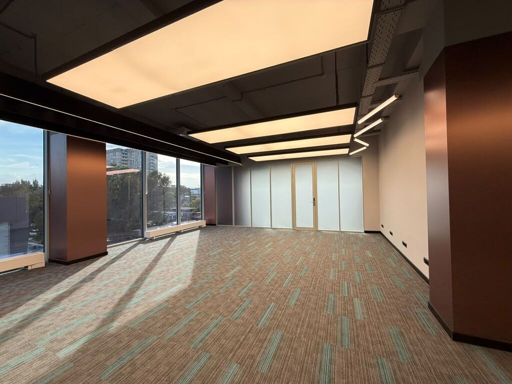 Сдаю Офисный кабинет: 90 м², В бизнес центре