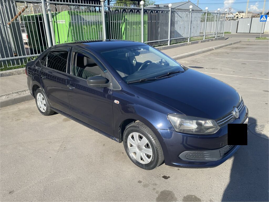 Volkswagen Polo: 2010 г., 1.6 л, Механика, Бензин, Седан: фото 3