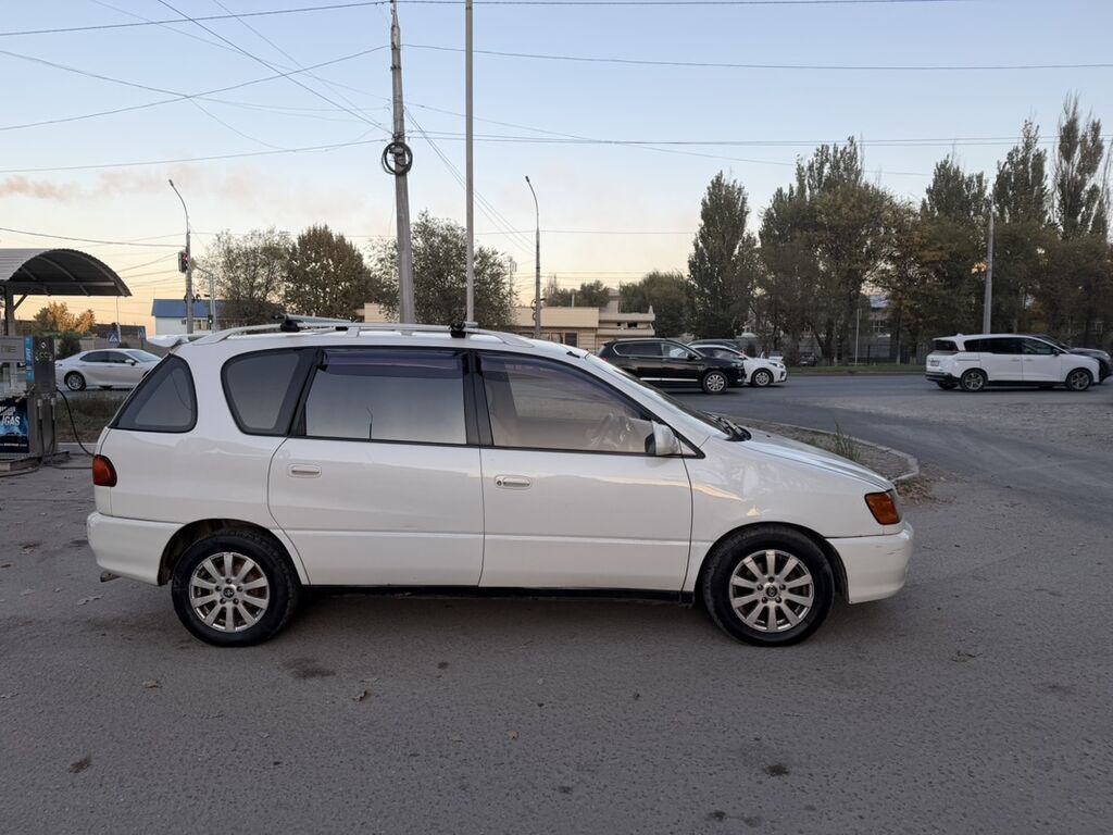 Toyota Ipsum: 2001 г., 2 л, Автомат, Бензин, Минивэн: фото 6