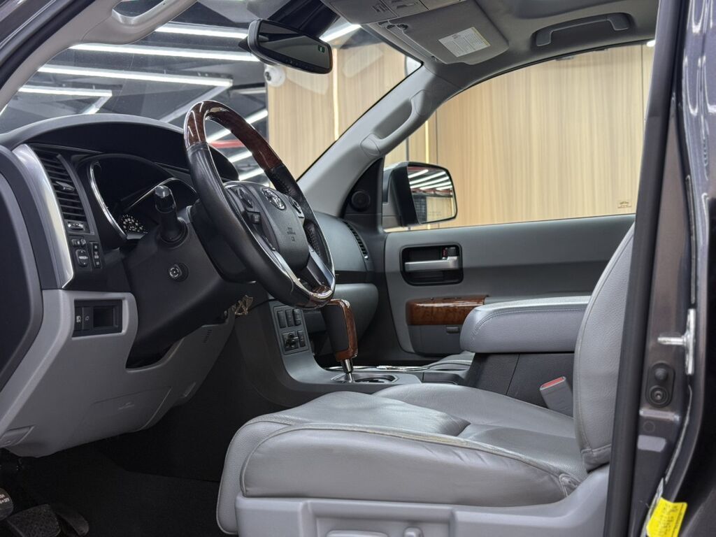 Toyota Sequoia Platinum 2019, 5.7 л, 99 тыс. миль — фото 5