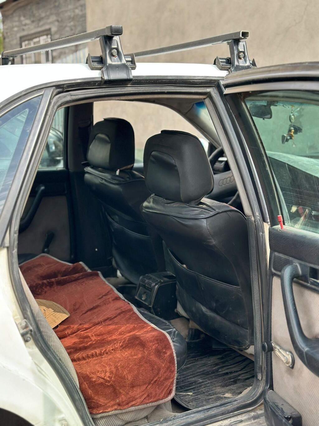 Audi 100: 1991 г., 2 л, Механика, Бензин, Седан: фото 4