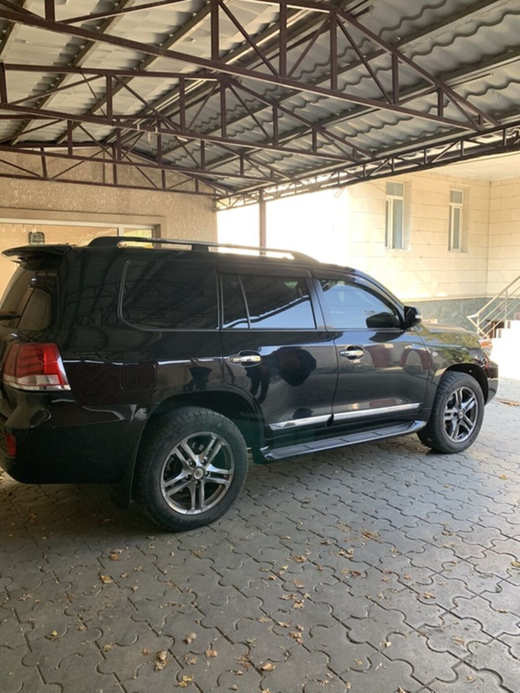 Toyota Land Cruiser: 2011 г., 4 л, Автомат, Бензин, Универсал: фото 3