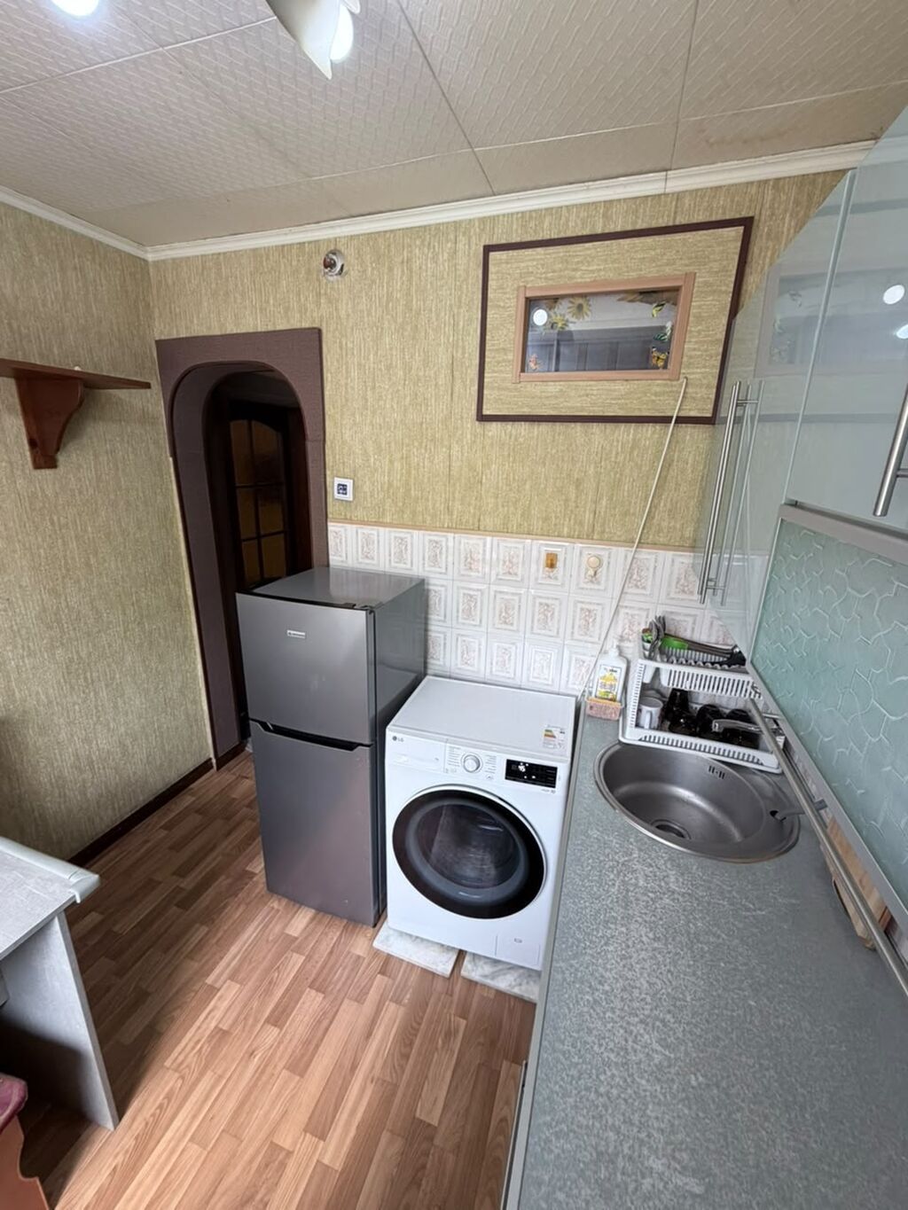 3 комнаты, 56 м², Мед Академия Хрущевка, 1 этаж, Старый ремонт: фото 2