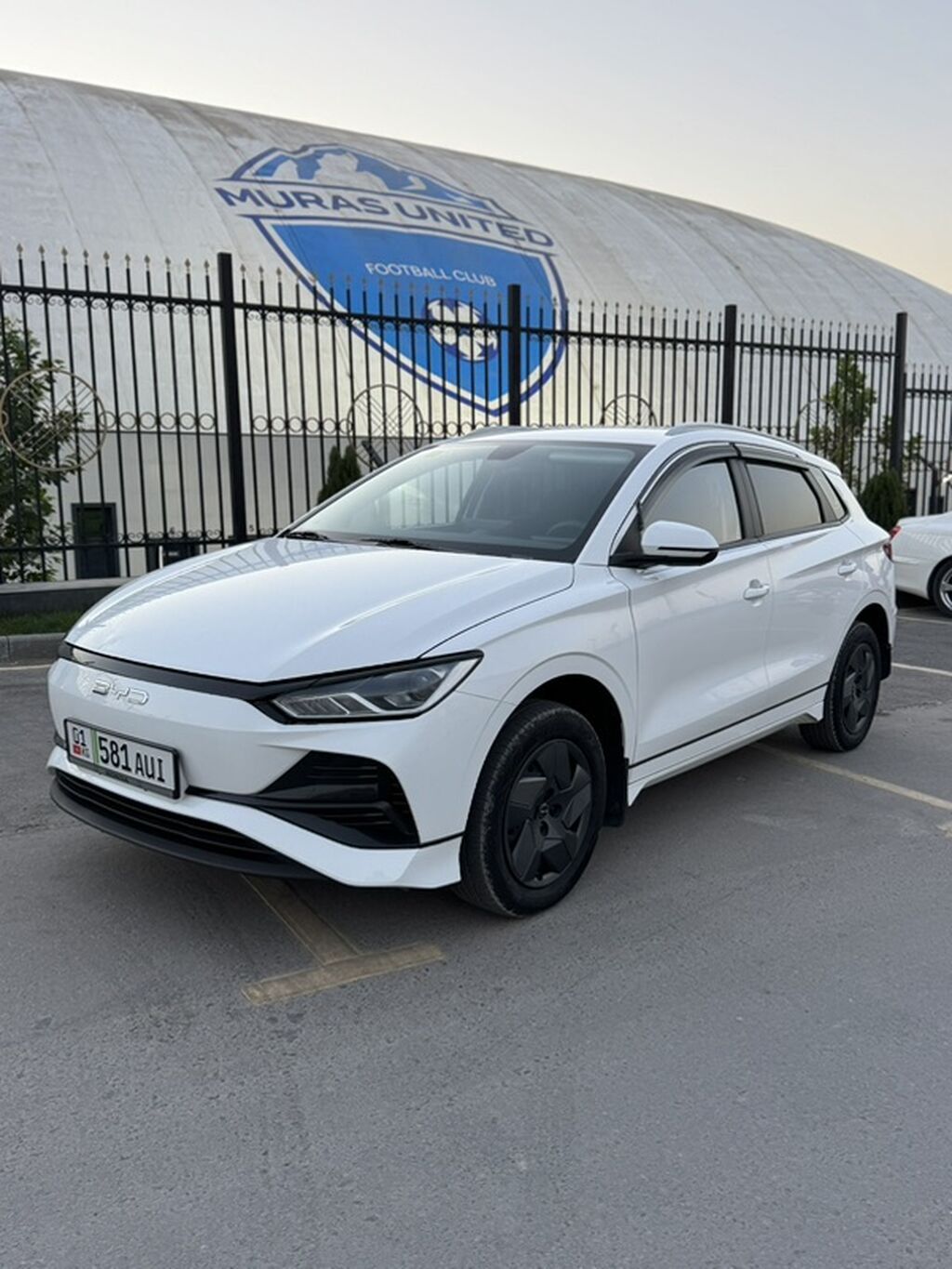 BYD E2