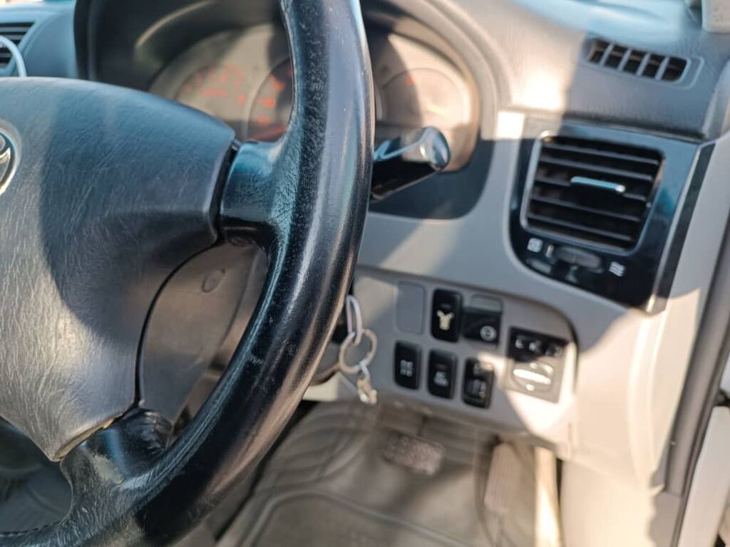Toyota Ipsum: 2003 г., 2.4 л, Автомат, Газ, Минивэн: фото 7