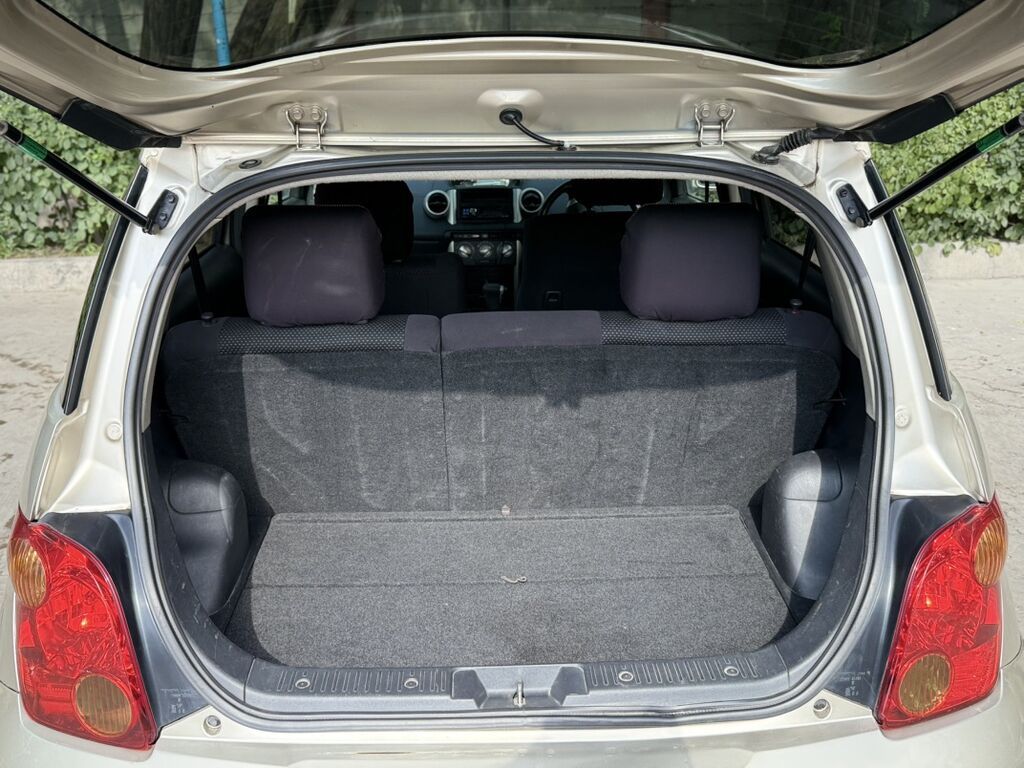 Toyota Ist: 2003 г., 1.3 л, Автомат, Бензин, Хэтчбэк: фото 7