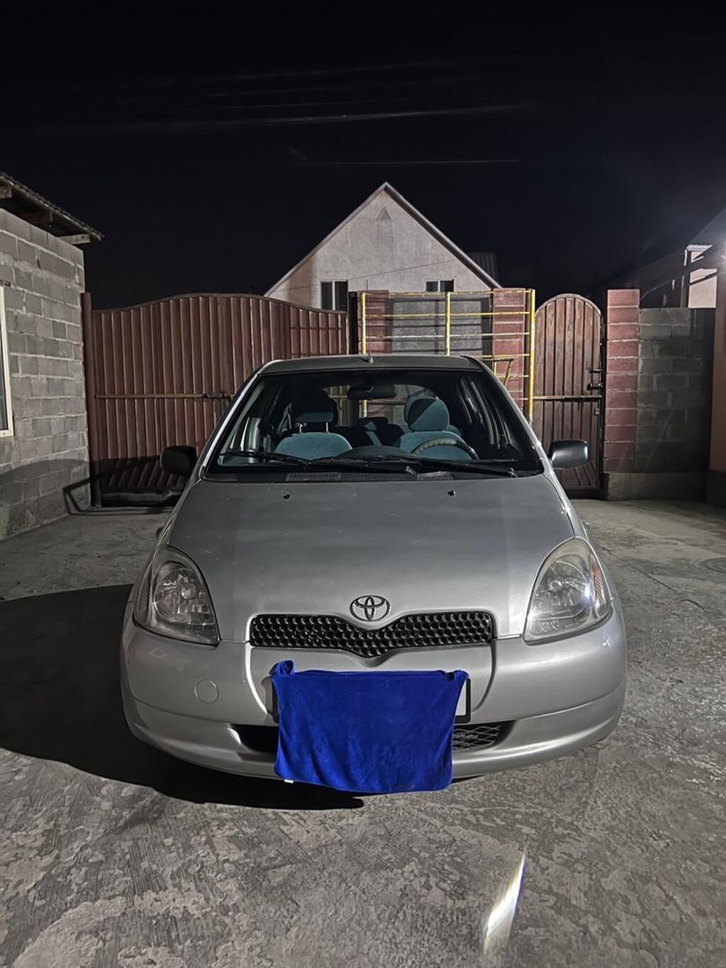 Toyota Yaris: 2000 г., Автомат, Бензин, Хэтчбэк: фото 5