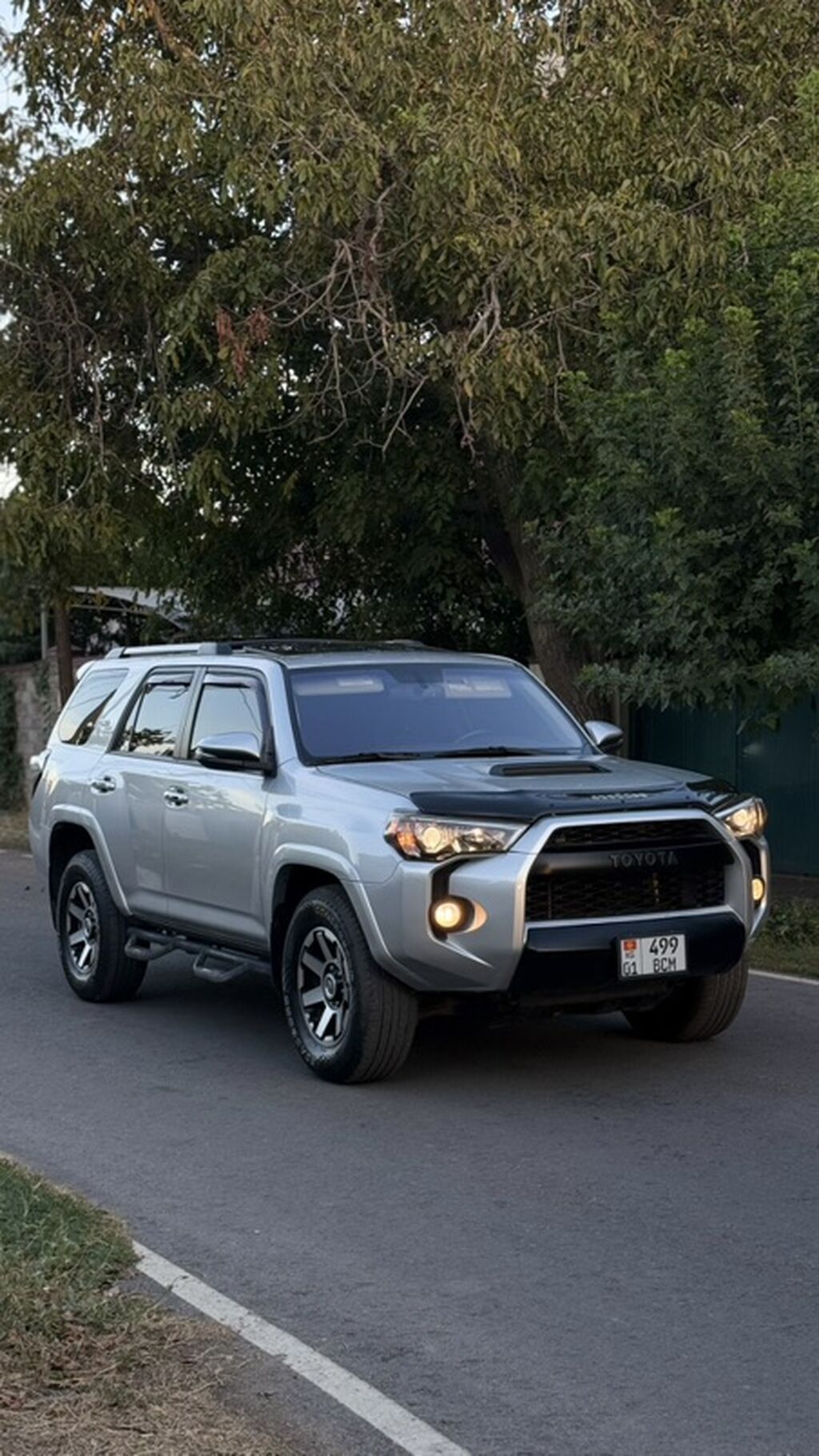 Toyota 4Runner: 2018 г., 4 л, Автомат, Газ, Внедорожник: фото 1