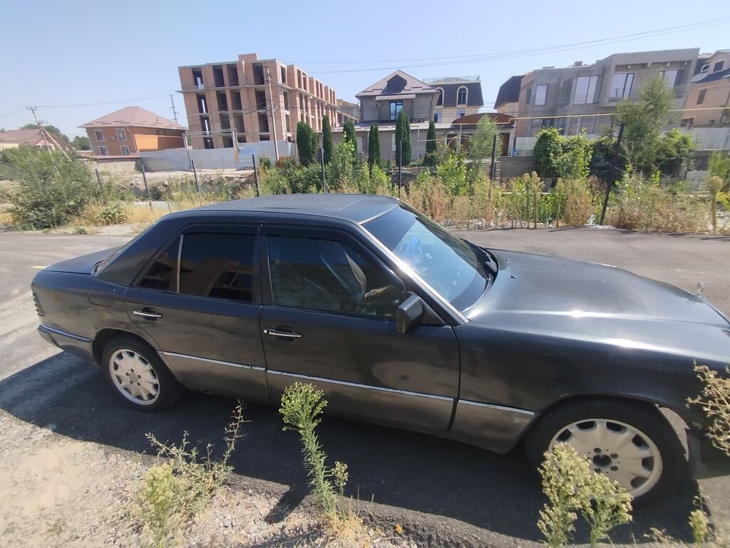Mercedes-Benz W124: 1992 г., 2.3 л, Механика, Бензин, Седан: фото 7