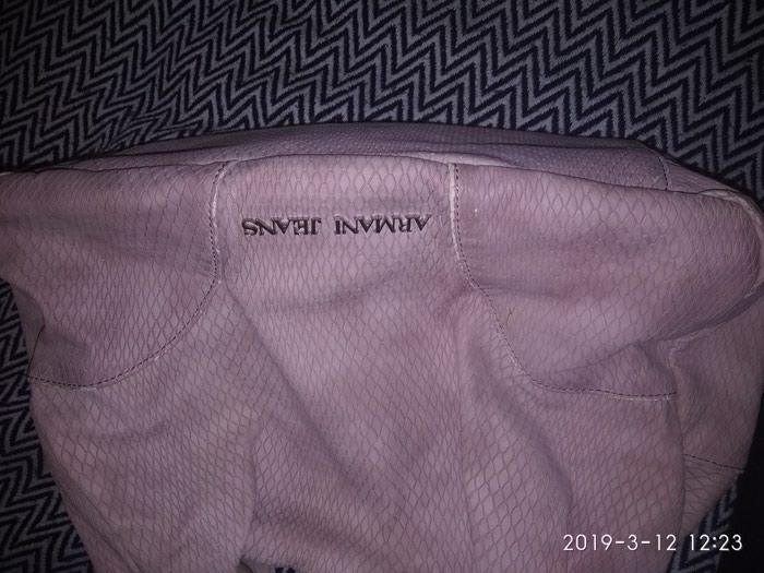 Tašne: Armani original.Oštećenja slikana na lalafo.rs Armani original.Oštećenja slikana - Beograd