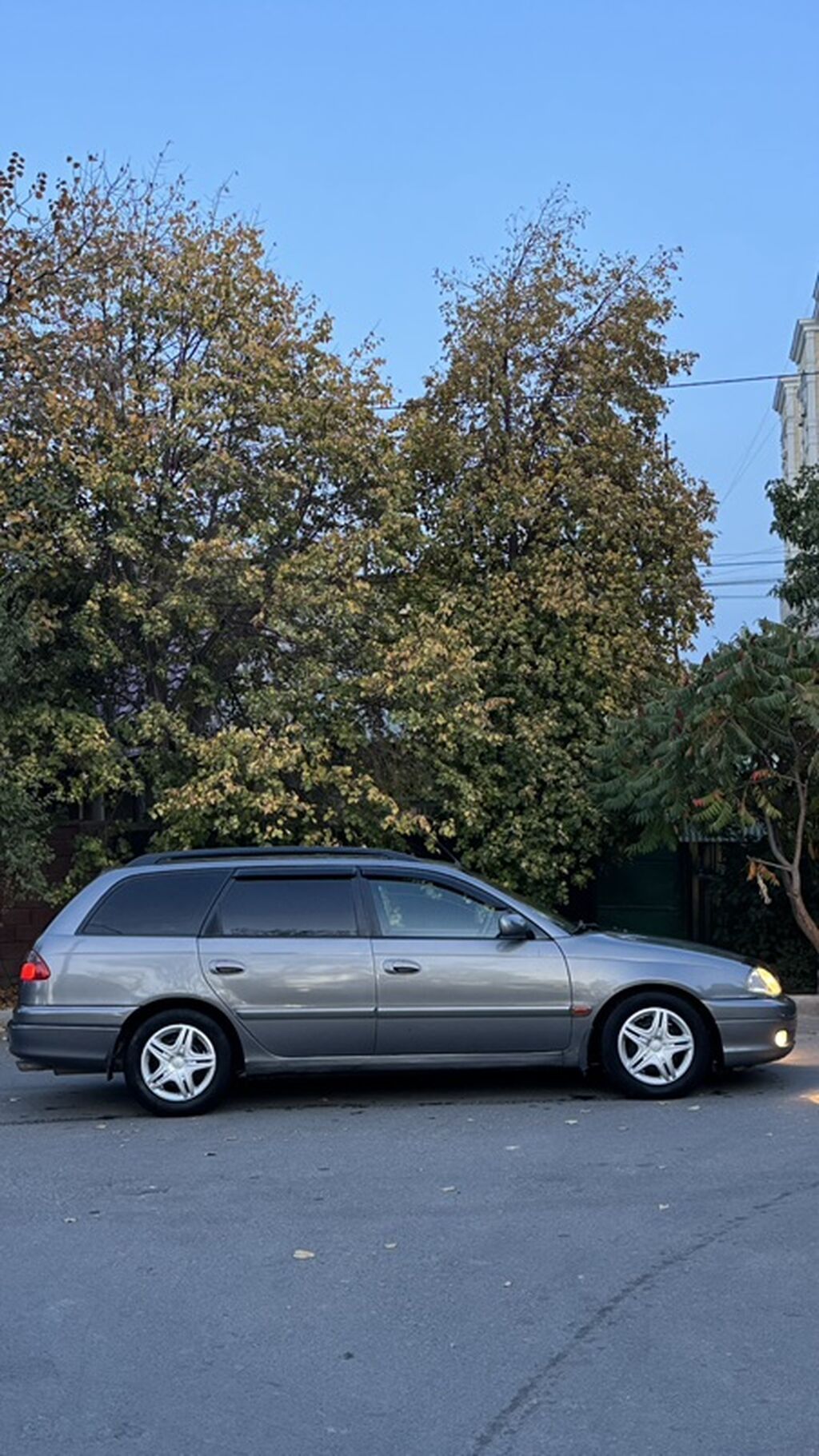 Toyota Avensis: 2002 г., 2 л, Автомат, Бензин, Универсал: фото 5