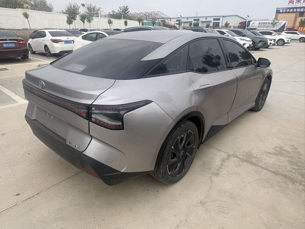 Toyota bZ3: 2023 г., Автомат, Электромобиль, Лифтбек: фото 5