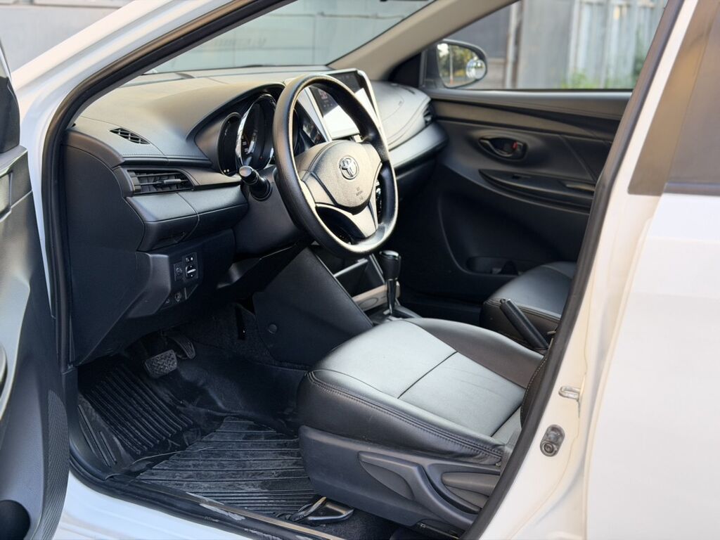 Toyota Yaris: 2020 г., 1.5 л, Автомат, Бензин, Седан: фото 3