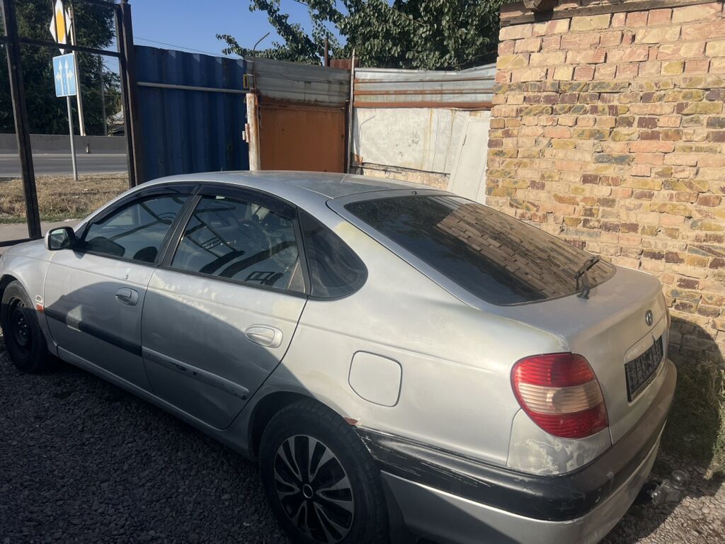 Toyota Avensis: 2002 г., 1.8 л, Автомат, Бензин, Лифтбек: фото 4