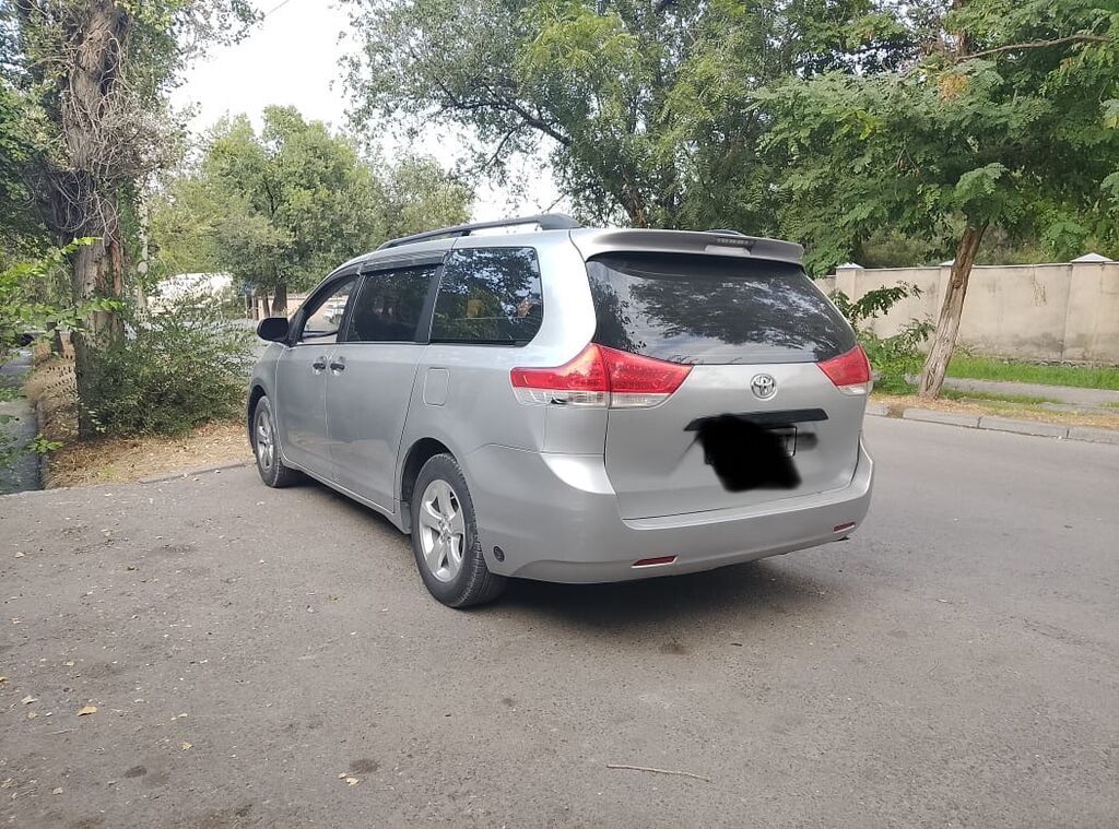 Toyota Sienna: 2011 г., 3.5 л, Автомат, Газ, Минивэн: фото 3