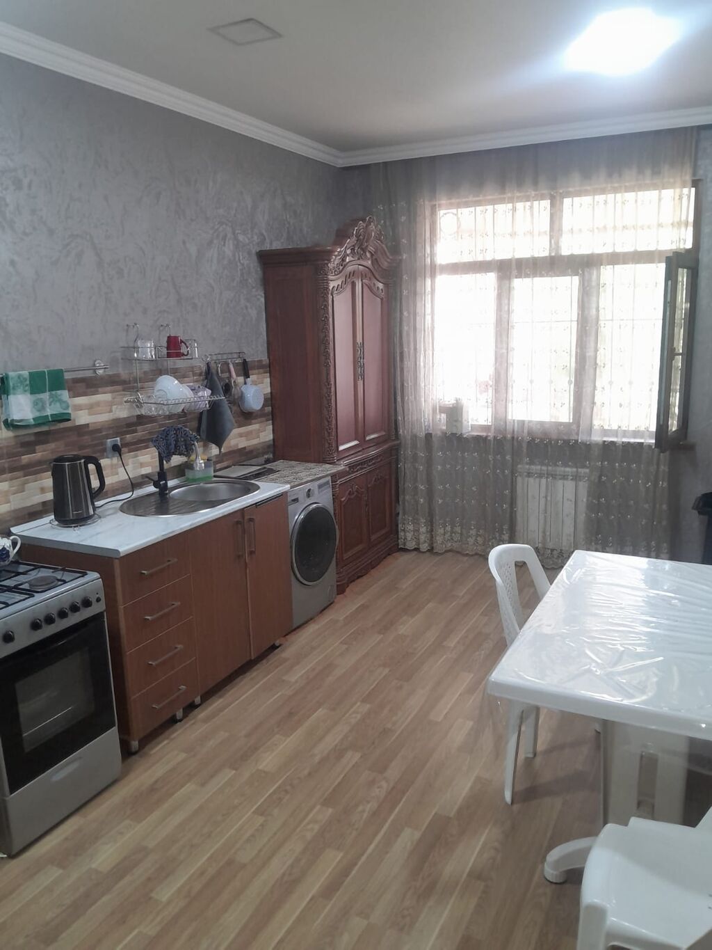 3 otaqlı, 110 kv. m, Kredit yoxdur, Orta təmir