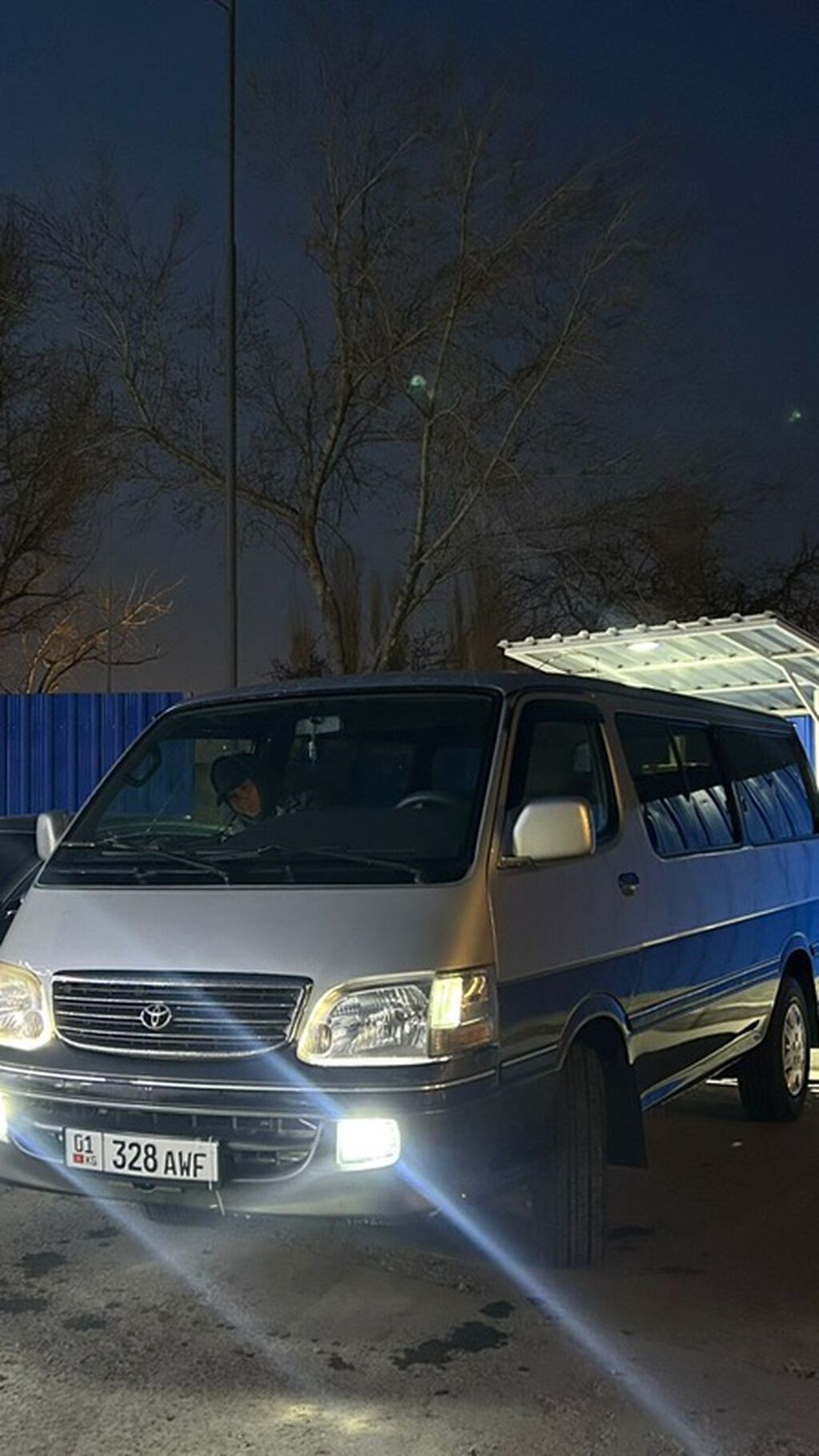 Toyota Hiace: 2003 г., 2.5 л, Механика, Газ, Минивэн: фото 1