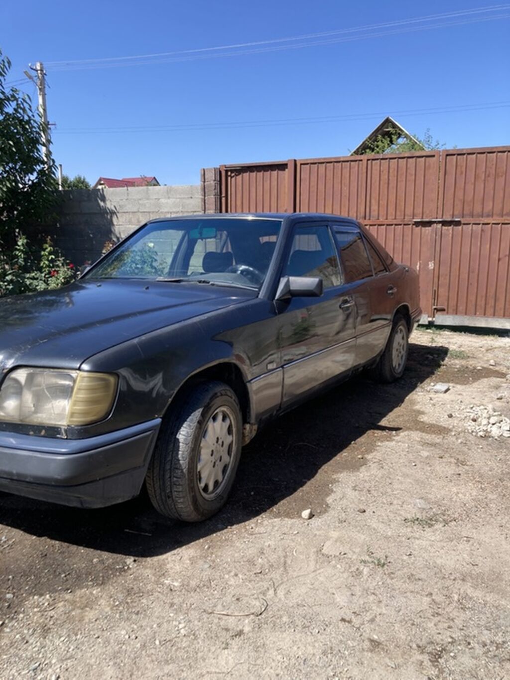 Mercedes-Benz W124: 1993 г., 2.2 л, Механика, Бензин, Седан: фото 3