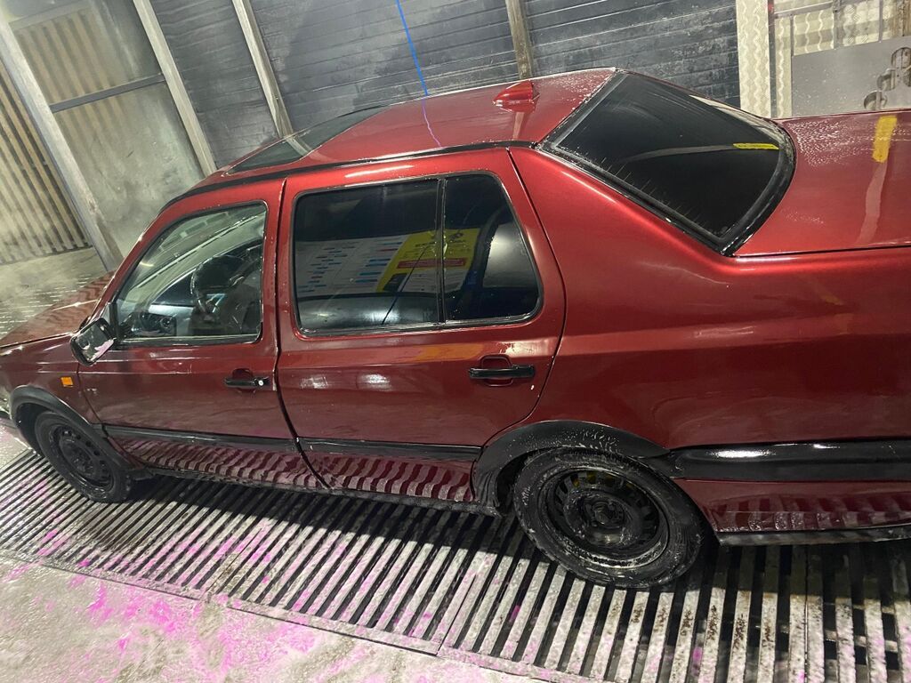 Volkswagen Vento: 1994 г., 1.8 л, Механика, Бензин, Седан: фото 3