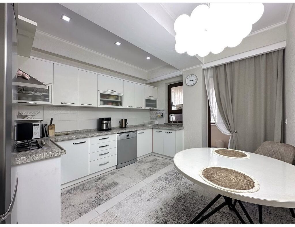 3 комнаты, 100 м², Южная Магистраль Элитка, 8 этаж, Свежий ремонт: фото 1