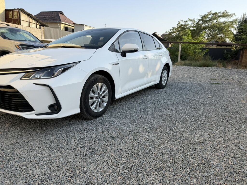 Toyota Corolla: 2019 г., 1.8 л, Автомат, Гибрид, Седан: фото 3