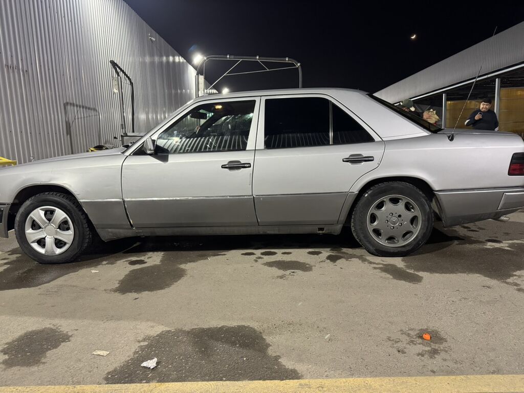 Mercedes-Benz E-Class: 1992 г., 2.3 л, Механика, Седан: фото 4