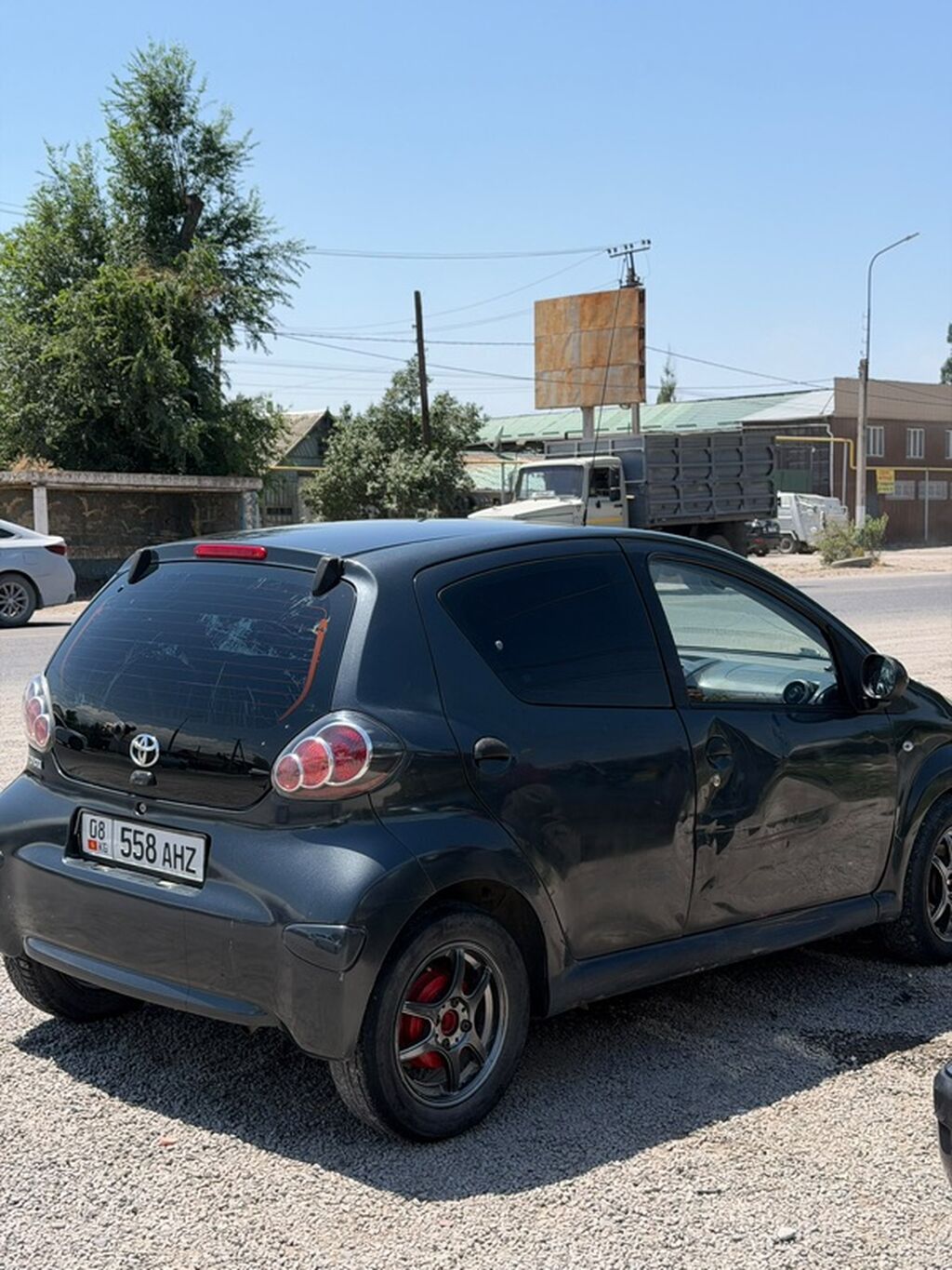 Toyota Vitz: 2010 г., 1 л, Механика, Бензин, Хэтчбэк: фото 3