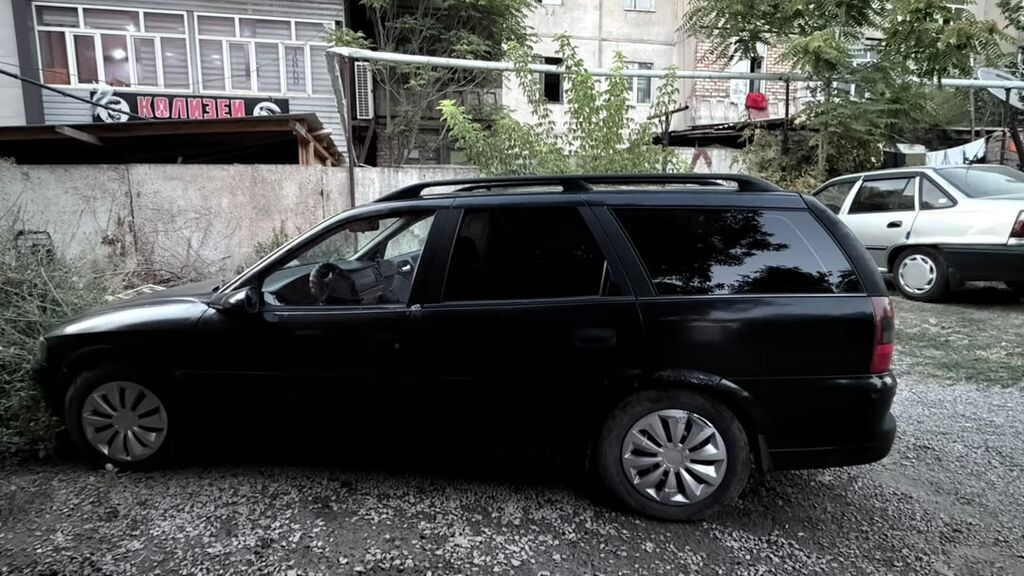 Opel Vectra: 1999 г., 1.6 л, Автомат, Бензин, Универсал: фото 3