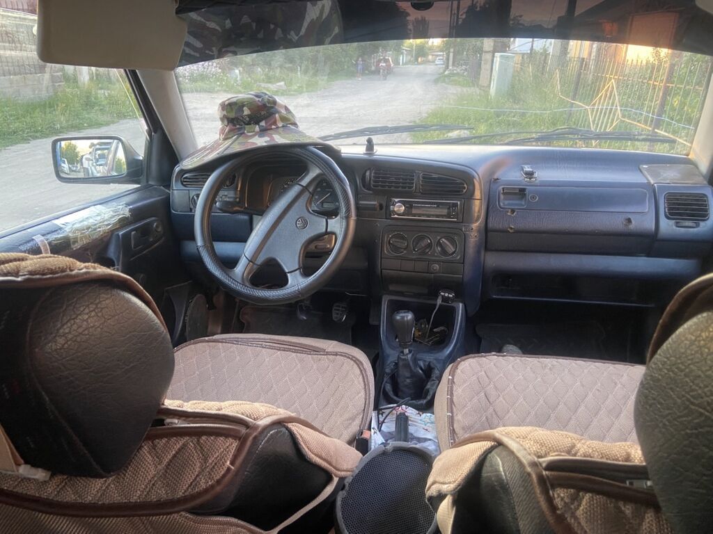 Volkswagen Vento: 1994 г., 1.8 л, Механика, Бензин, Седан: фото 6