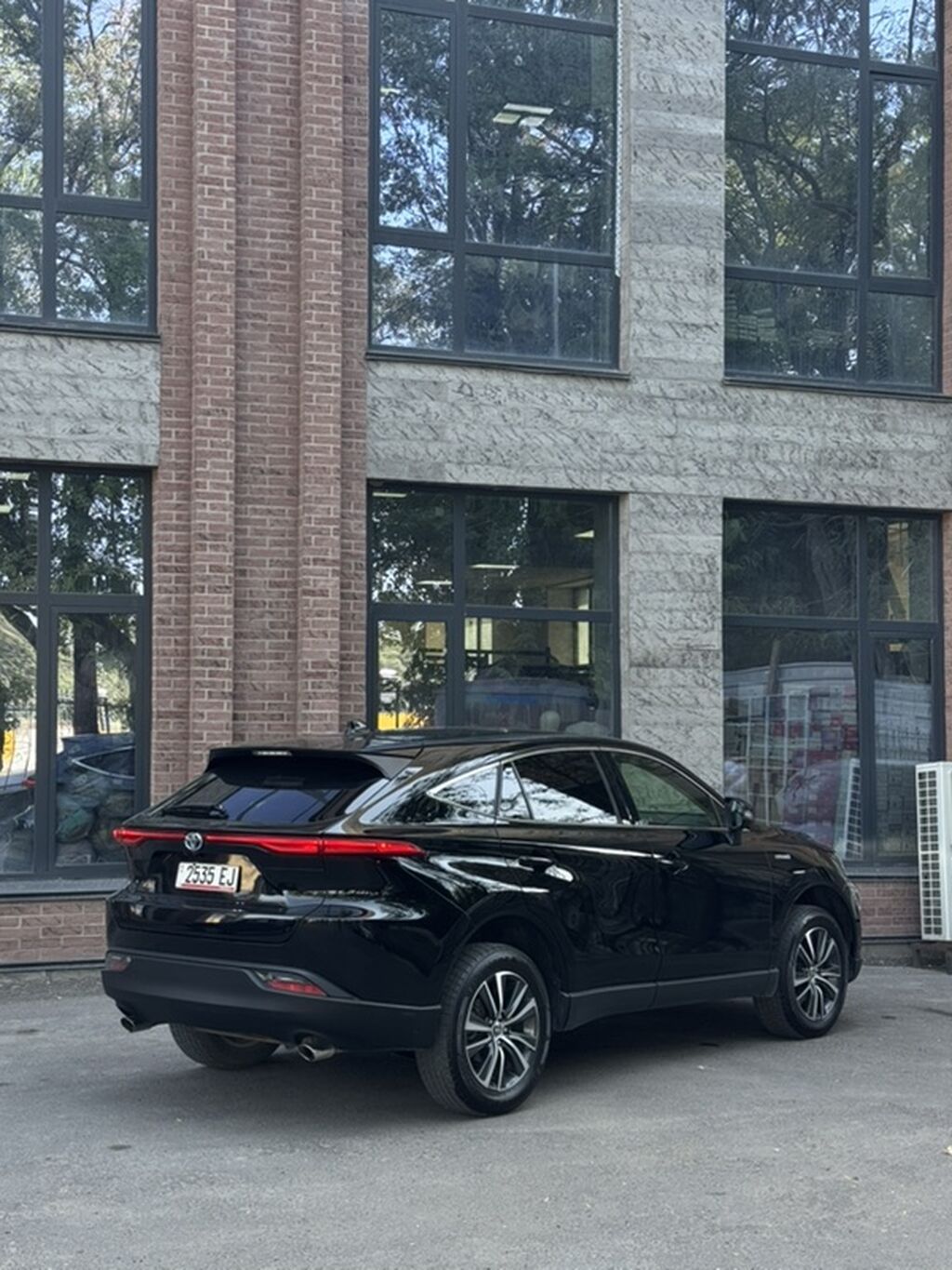 Toyota Venza: 2021 г., 2.5 л, Вариатор, Гибрид, Кроссовер: фото 2