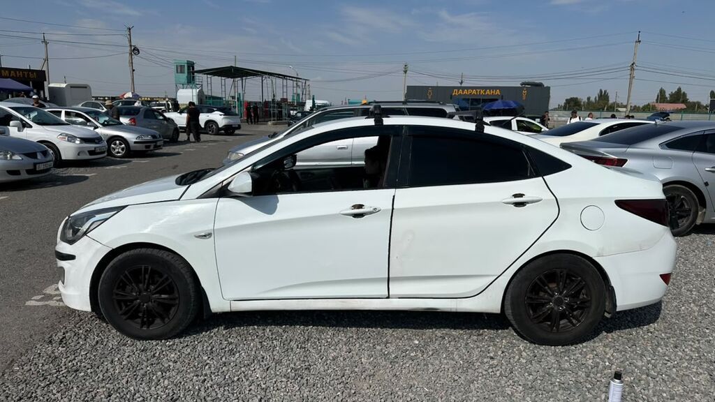 Hyundai Solaris: 2014 г., Бензин, Седан: фото 3