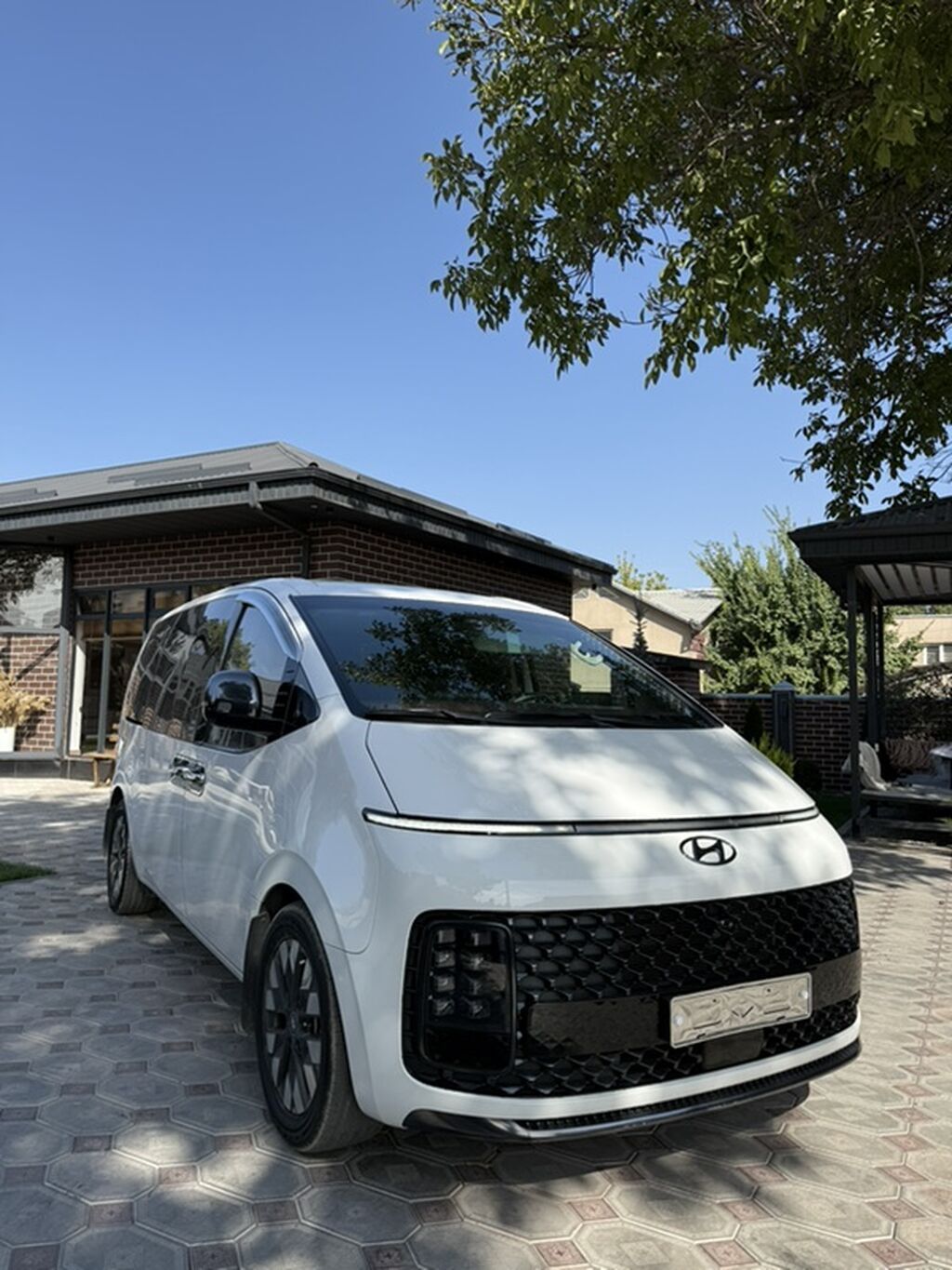 Hyundai Staria: 2023 г., 3.5 л, Автомат, Газ, Минивэн: фото 1