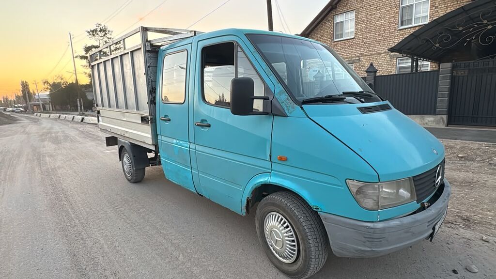 Грузовой фургон Mercedes-Benz Sprinter (двухрядная кабина, бортовая: фото 2