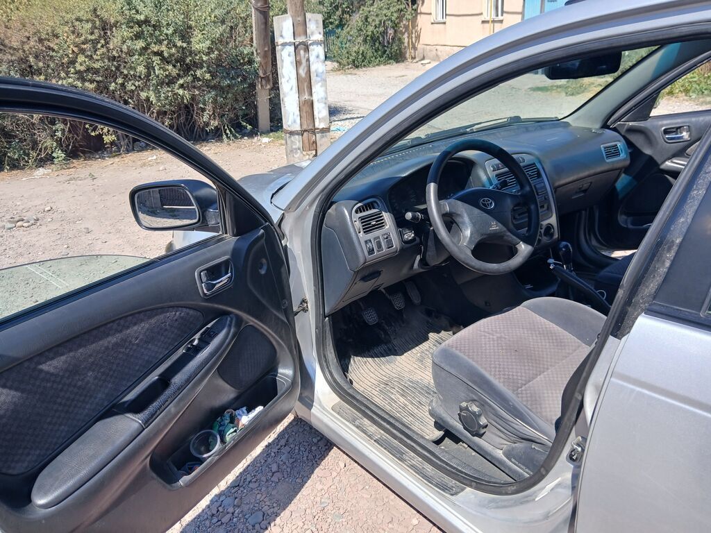 Toyota Avensis: 2003 г., 2 л, Механика, Дизель, Универсал: фото 4
