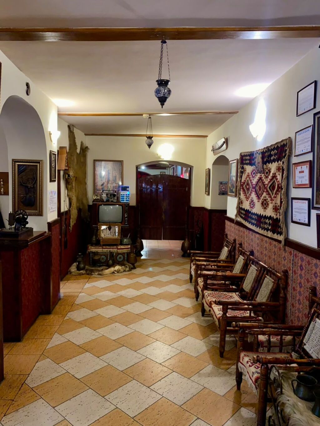 MƏRKƏZDƏ! 28 May m/st yaxınlığında 600 kv.m Hazır Restoran / Pub