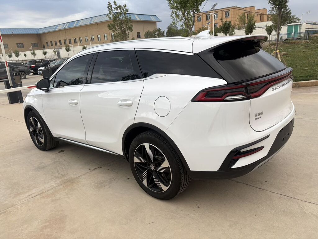 BYD Tang: 2023 г., 1.5 л, Автомат, Гибрид, Кроссовер: фото 6