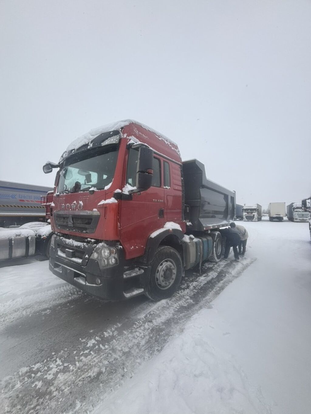 Самосвал HOWO (Sinotruk) 6x4 Основные характеристики: - Колесная: фото 2