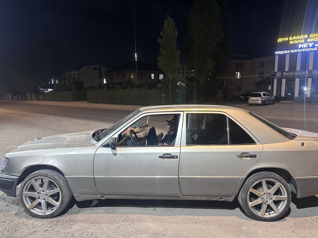 Mercedes-Benz E-Class: 1991 г., 2.3 л, Механика, Бензин, Седан: фото 3