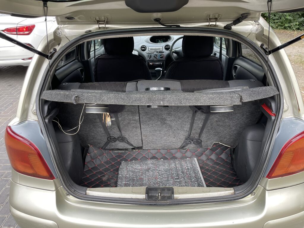 Toyota Vitz: 2002 г., 1 л, Автомат, Бензин, Хэтчбэк: фото 8